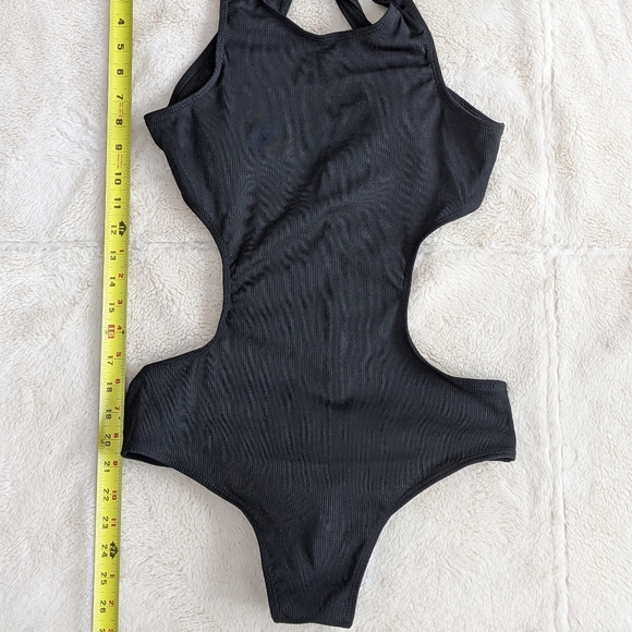 M size black one piece with crossed back - Picture 2 of 2